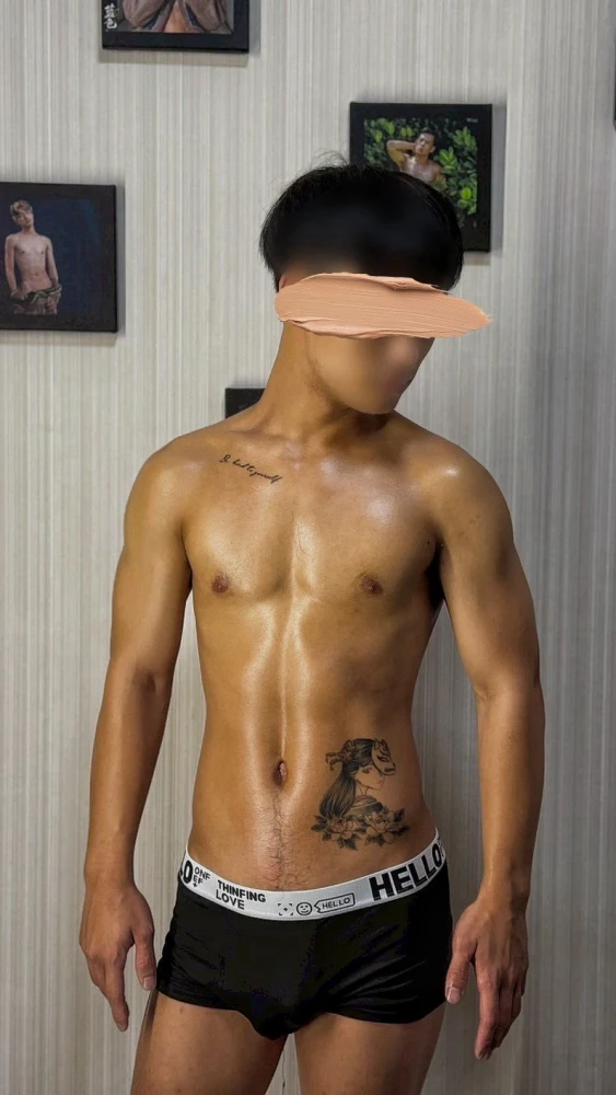 神秘客一號 @bigtopbigcock